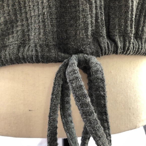 NEW Hollister open back waffle gray shirt medium soft - Picture 3 of 12